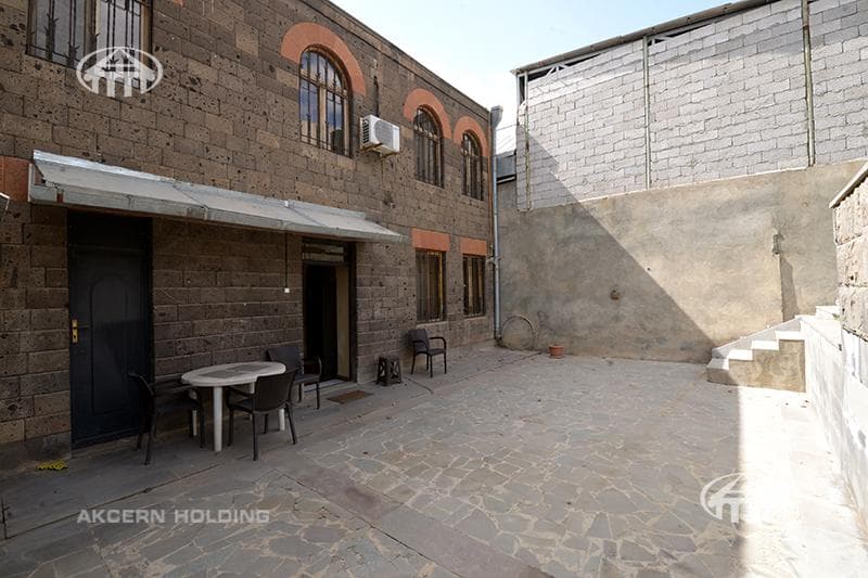 House · 5 rooms · 220 m² · Arabkir