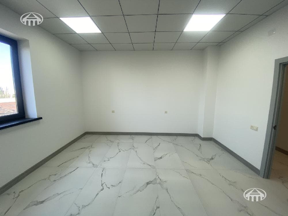 Գրասենյակ · 648 մ² · Աջափնյակ