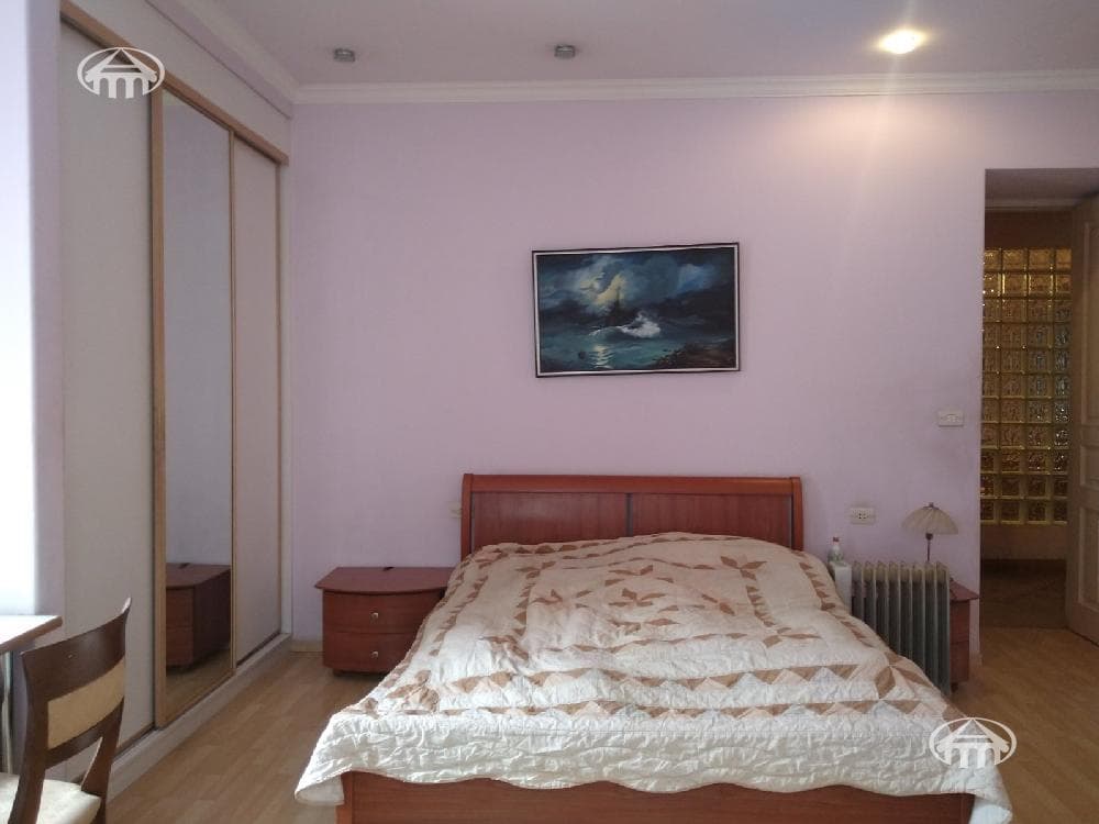 Квартира · 3 комн. · 107 м² · Кентрон