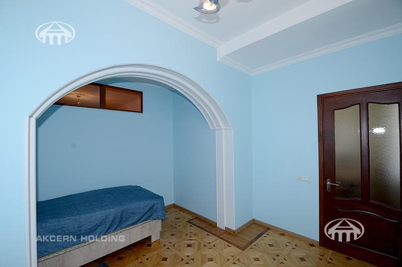 Apartment · 3 rooms · 100 m² · Kentron