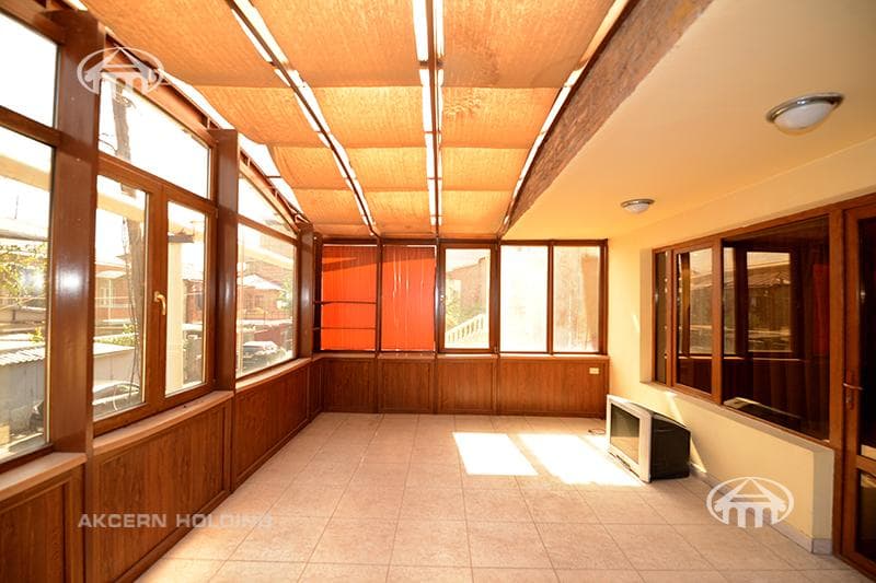 Mansion · 6 rooms · 817 m² · Arabkir