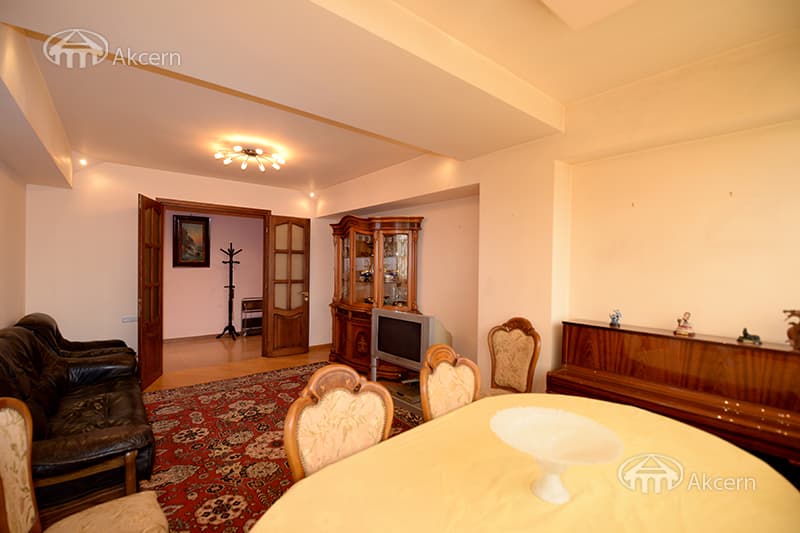 Квартира · 2 комн. · 72 м² · Кентрон
