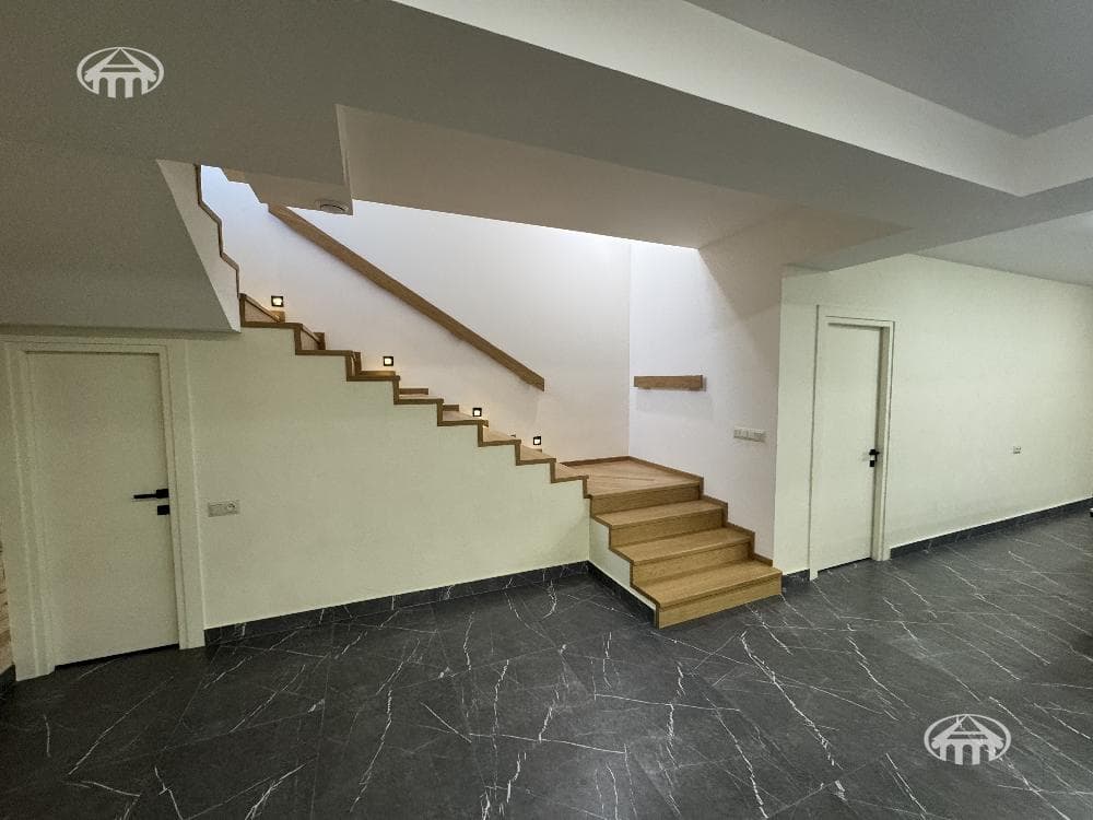 Townhouse · 4 rooms · 292 m² · Arabkir