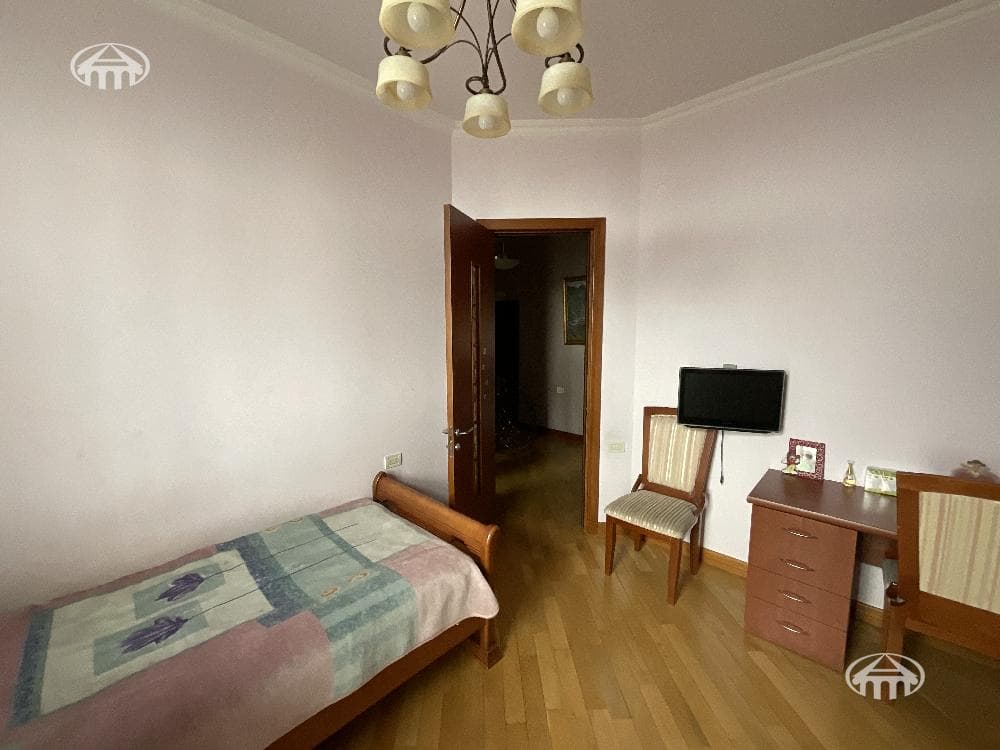 Квартира · 4 комн. · 161 м² · Кентрон