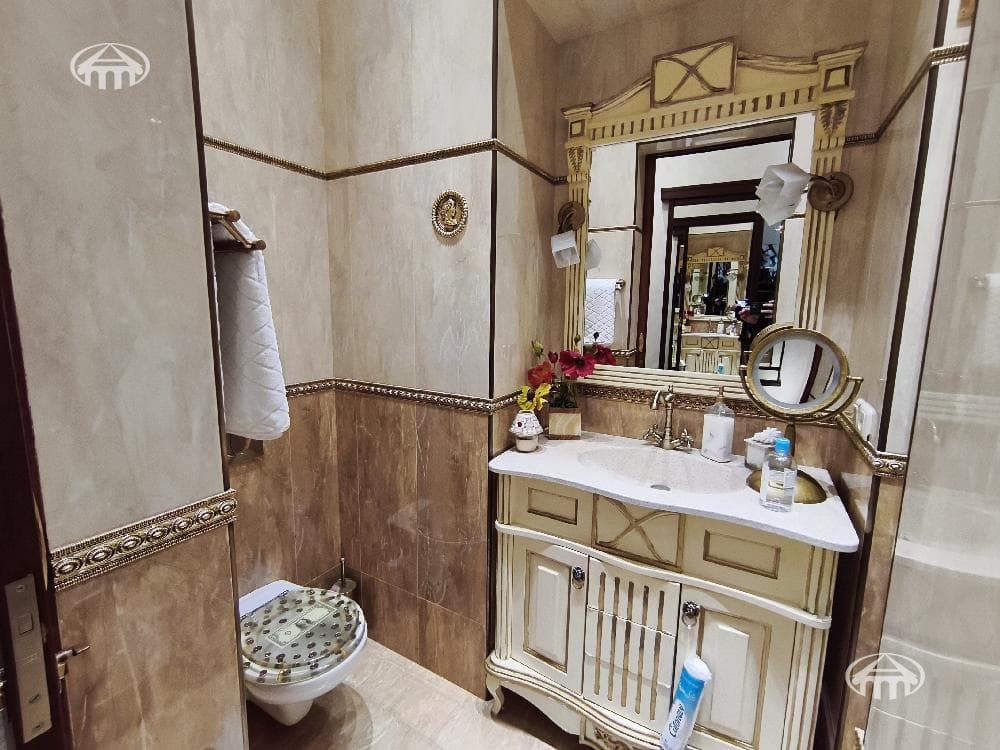 Apartment · 4 rooms · 210 m² · Kentron