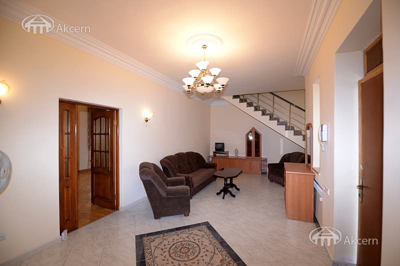 Mansion · 4 rooms · 273 m² · Ajapnyak