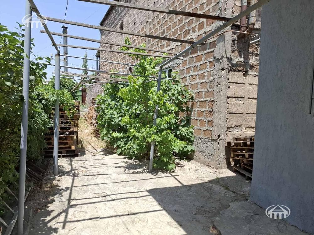 House · 4 rooms · 222 m² · Arabkir