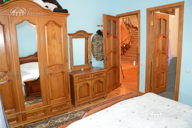Mansion · 9 rooms · 590 m² · Arabkir