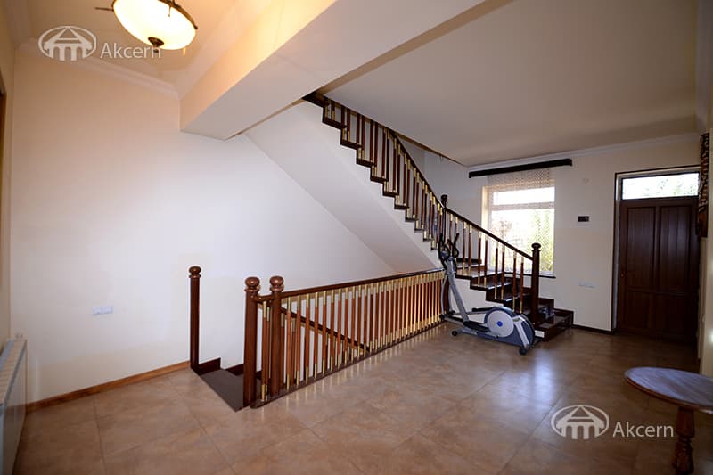 Office · 335 m² · Kentron