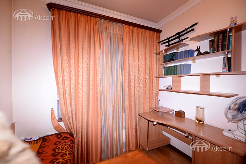 Квартира · 4 комн. · 186 м² · Кентрон