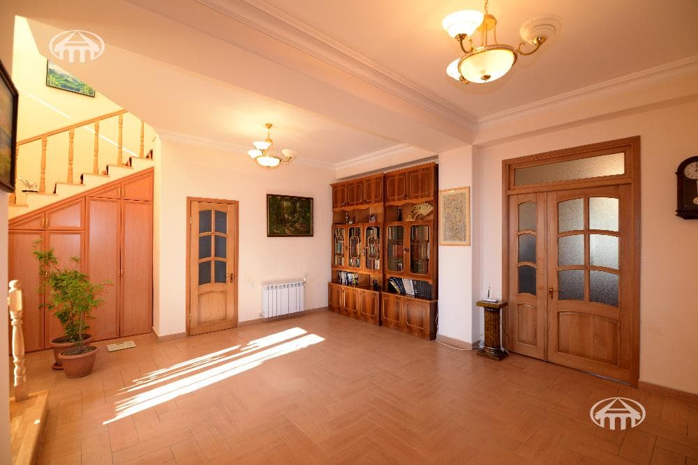 Особняк · 6 комн. · 366 м² · Канакер-Зейтун