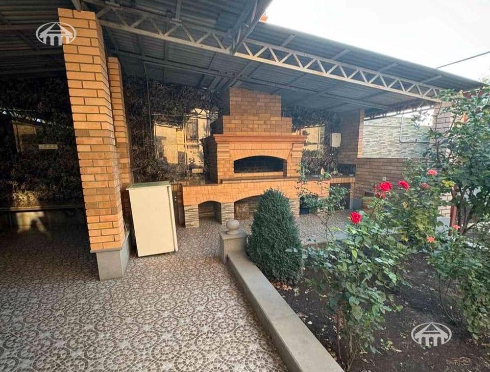 Mansion · 5 rooms · 367 m² · Nor Erznka