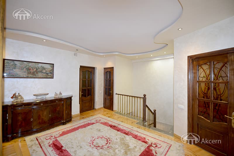 Квартира · 4 комн. · 173 м² · Кентрон