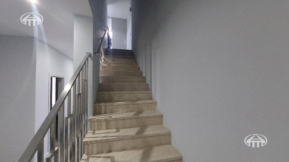 Таунхаус · 4 комн. · 300 м² · Аван