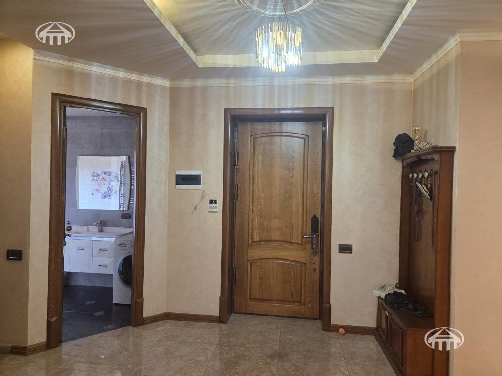 Особняк · 5 комн. · 280 м² · Аджапняк