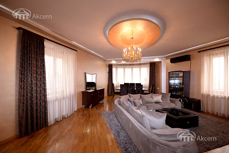 Квартира · 3 комн. · 179 м² · Арабкир