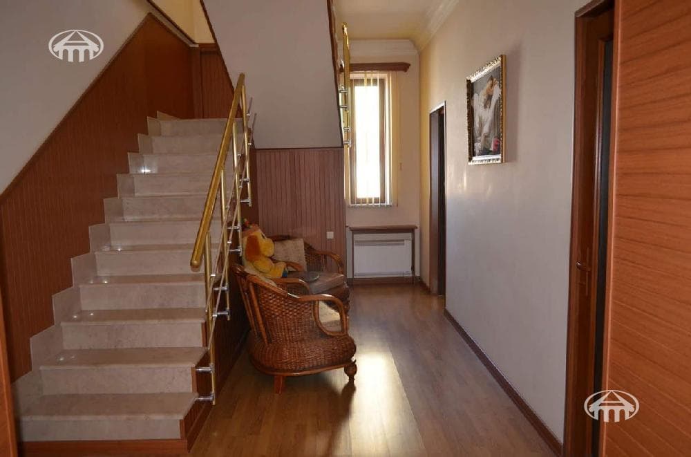 Apartment · 5 rooms · 181 m² · Kentron