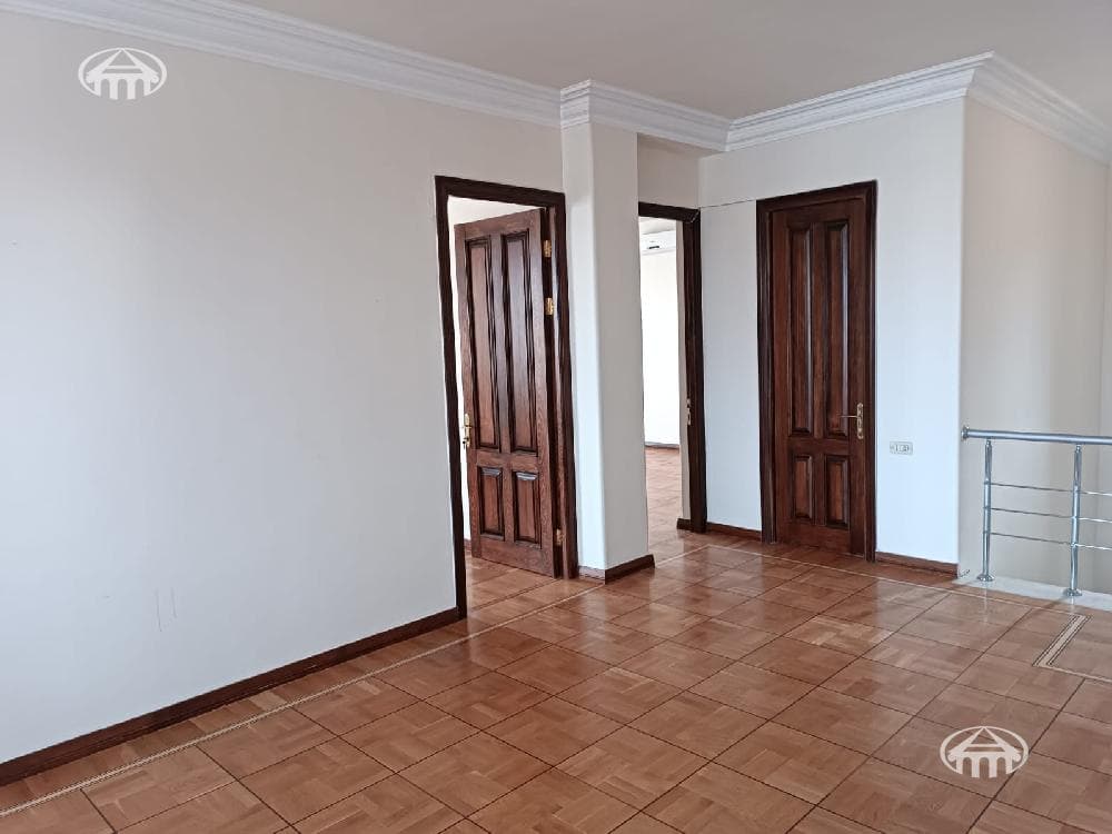 Mansion · 7 rooms · 517 m² · Kentron