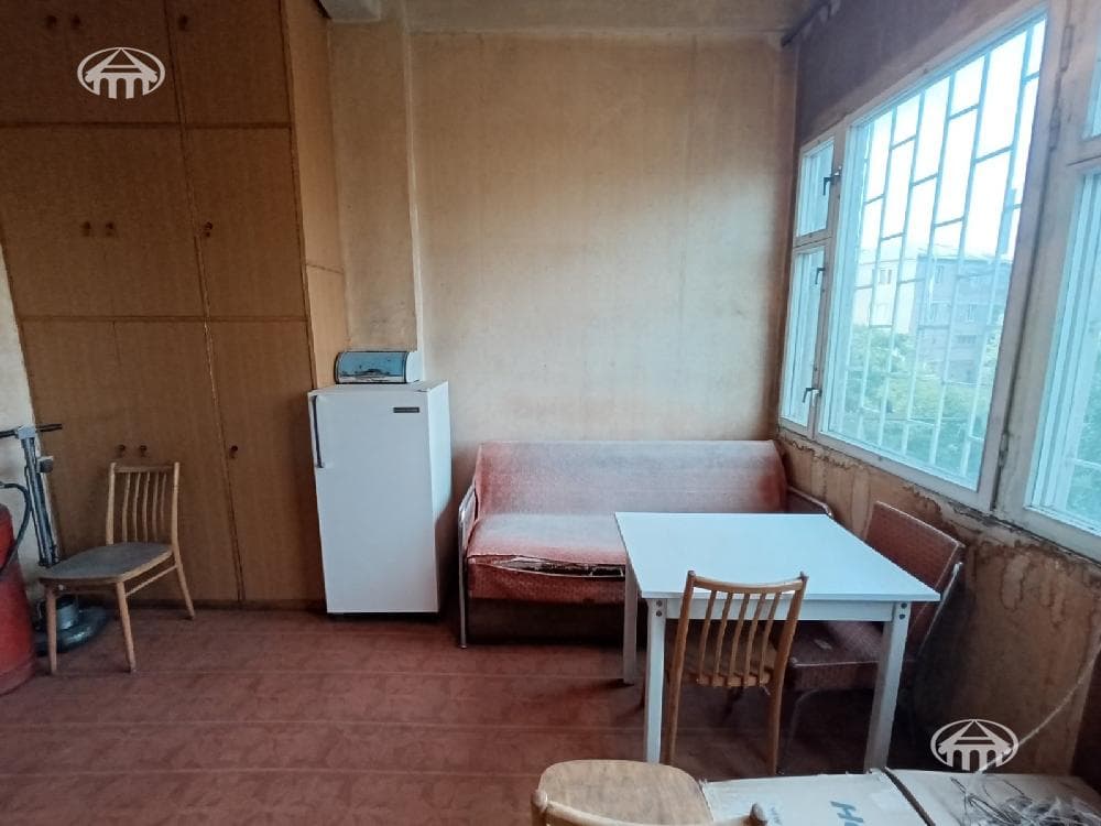 Apartment · 3 rooms · 90 m² · Kentron