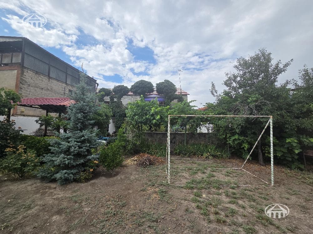 Дом · 5 комн. · 319 м² · Шенгавит