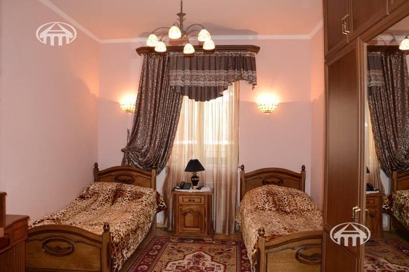House · 3 rooms · 170 m² · Arabkir