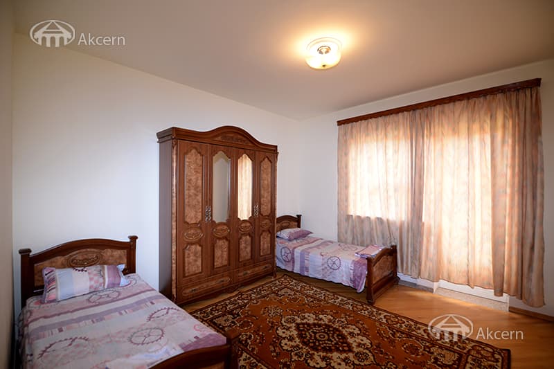 Mansion · 4 rooms · 273 m² · Ajapnyak