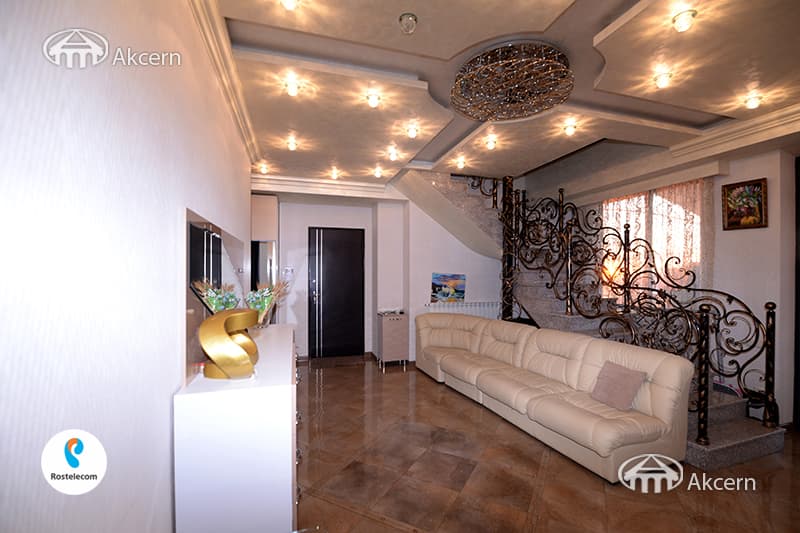 Բնակարան · 5 սեն. · 300 մ² · Կենտրոն
