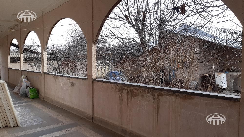Mansion · 9 rooms · 1,117 m² · Arzni