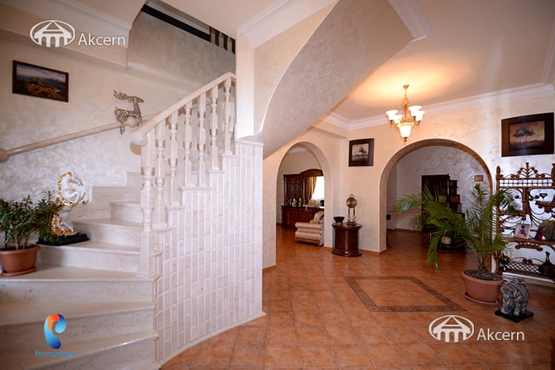Mansion · 5 rooms · 586 m² · Avan — photo 5 / 34