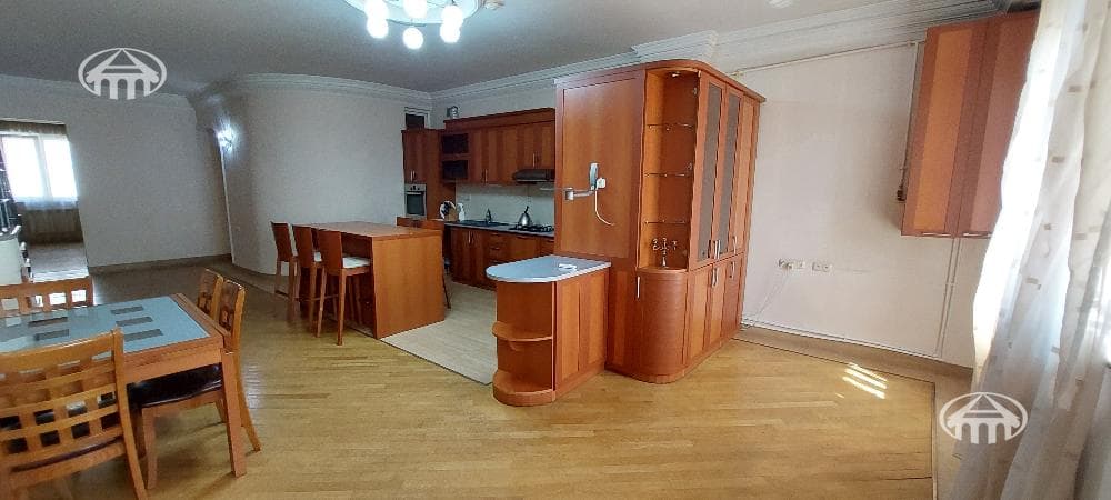 Բնակարան · 4 սեն. · 184 մ² · Կենտրոն