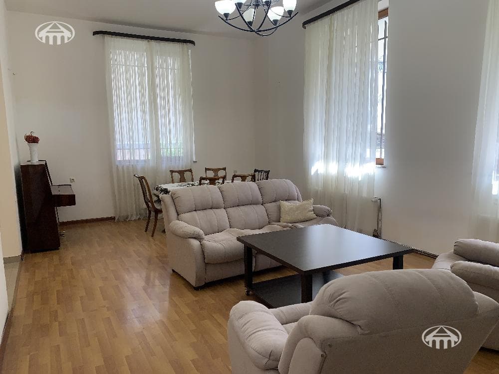 Առանձնատուն · 7 սեն. · 630 մ² · Կենտրոն