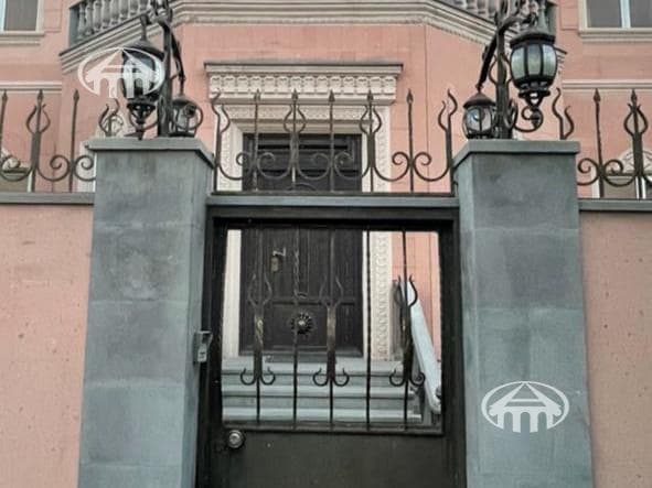 Mansion · 5 rooms · 350 m² · Erebuni