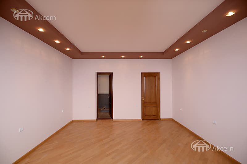 Mansion · 6 rooms · 347 m² · Kentron