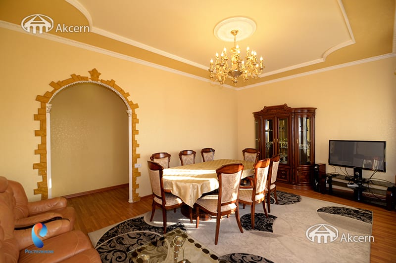 Дом · 6 комн. · 208 м² · Кентрон