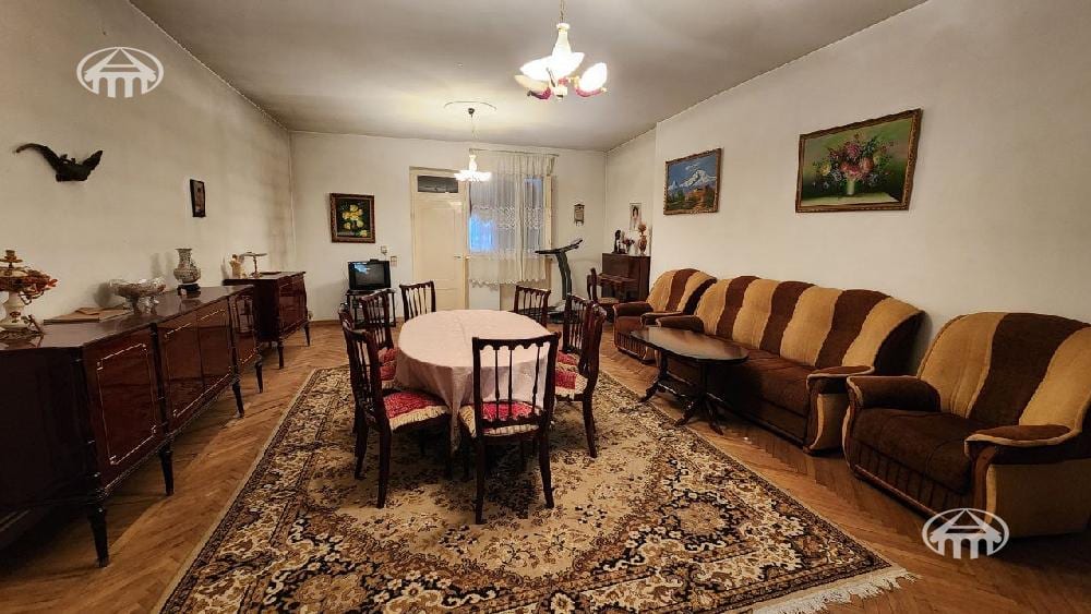 Дом · 6 комн. · 371 м² · Эребуни