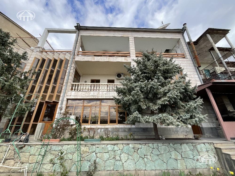 Mansion · 7 rooms · 700 m² · Arabkir