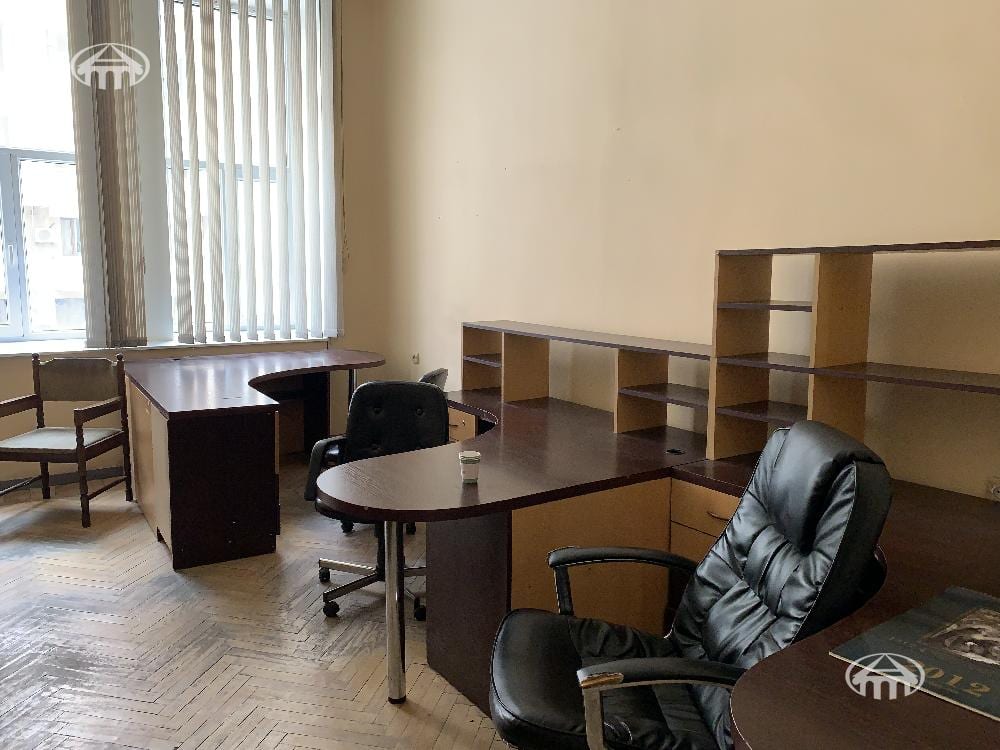 Գրասենյակ · 21 մ² · Կենտրոն