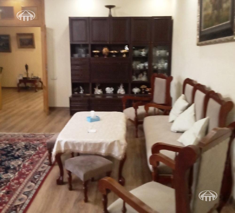 Apartment · 3 rooms · 130 m² · Kentron
