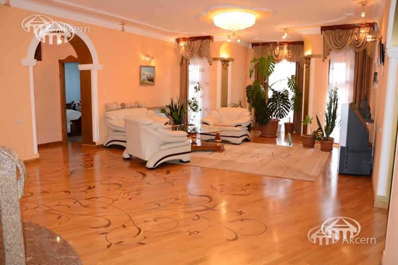 Mansion · 9 rooms · 590 m² · Arabkir