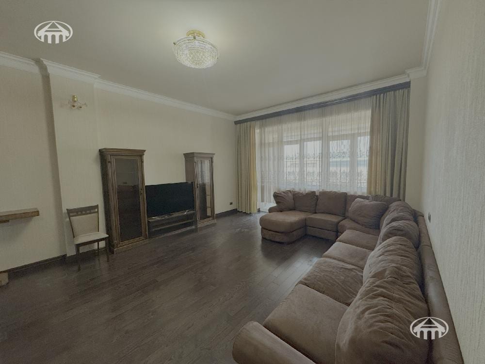 Квартира · 3 комн. · 160 м² · Кентрон