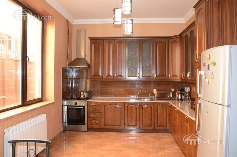House · 4 rooms · 220 m² · Nork-Marash