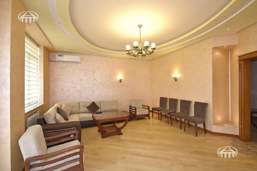 Квартира · 4 комн. · 181 м² · Кентрон