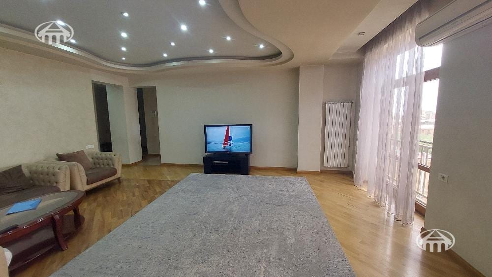Բնակարան · 4 սեն. · 162 մ² · Կենտրոն