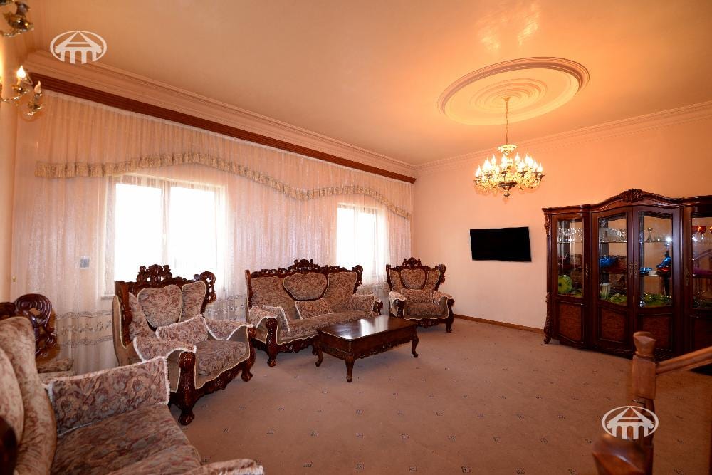 Սեփական տուն · 4 սեն. · 285 մ² · Էրեբունի