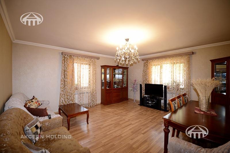 House · 5 rooms · 162 m² · Kentron