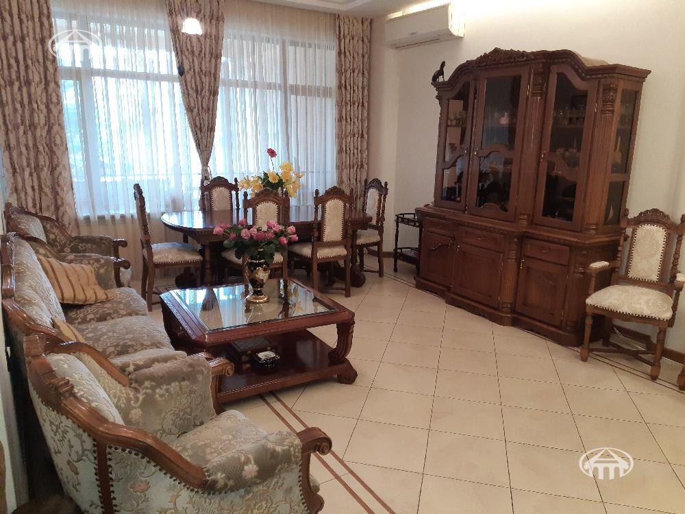 Дом · 5 комн. · 392 м² · Кентрон