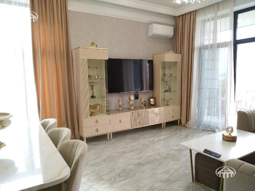 Apartment · 3 rooms · 82 m² · v. Arinj