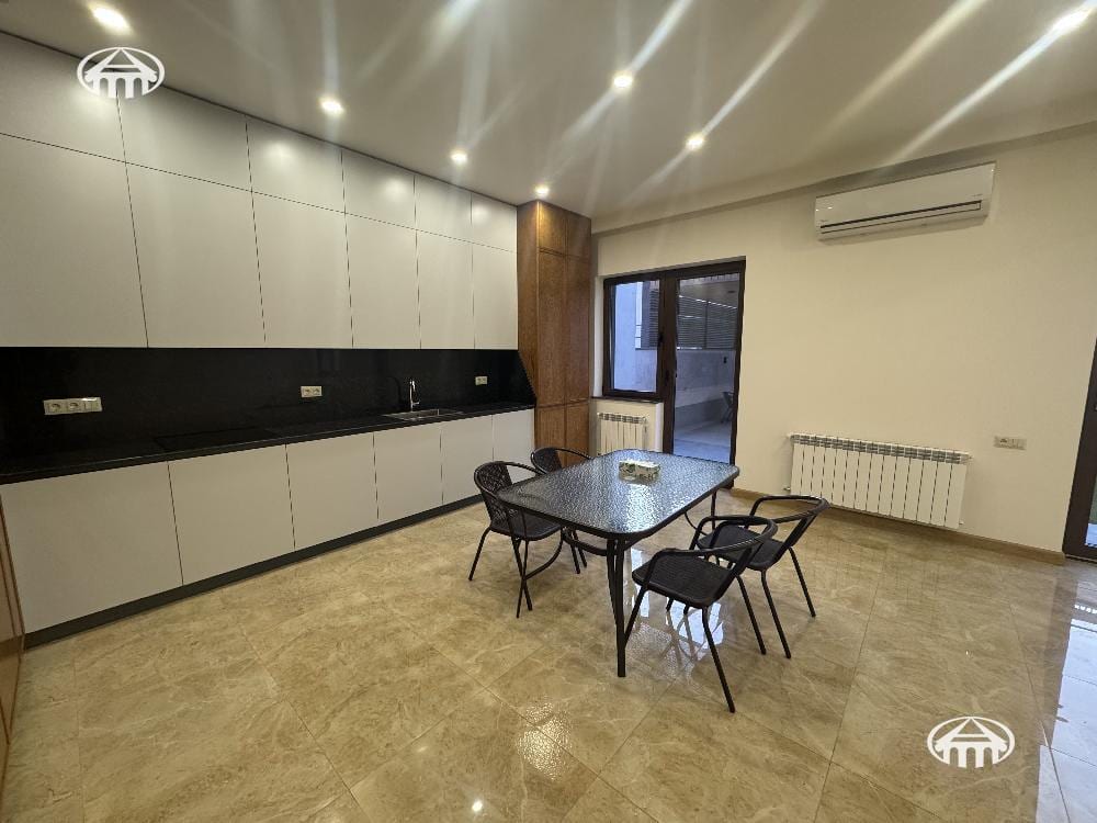 Townhouse · 4 rooms · 292 m² · Arabkir