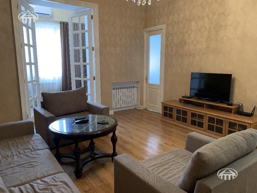 Apartment · 2 rooms · 77 m² · Kentron