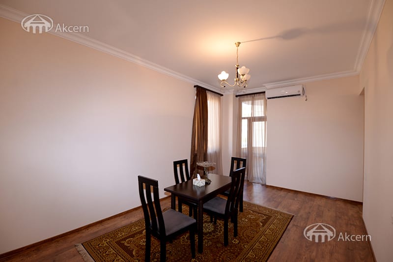 Բնակարան · 3 սեն. · 90 մ² · Կենտրոն